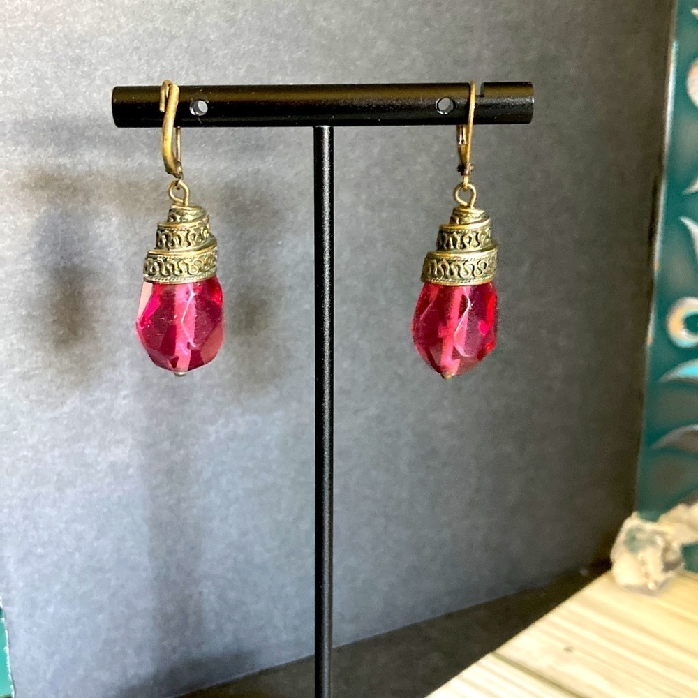 Anthropologie Art Deco cranberry pink lucite earrings.​​  vintage